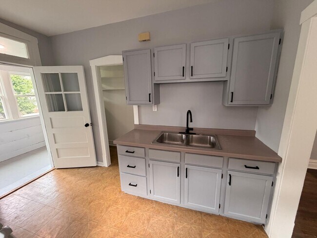 Photo - 4636 N Kenneth Ave Unit 2