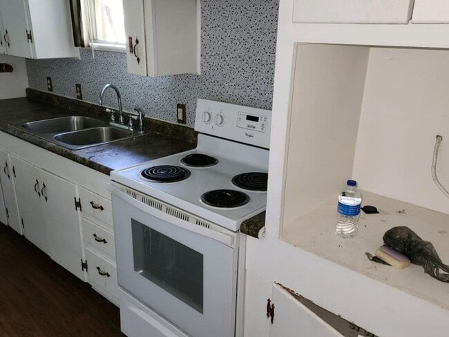 Photo - 208 Southview Dr