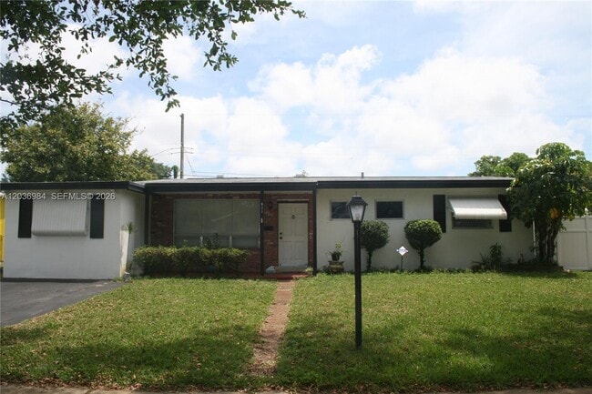 Building Photo - 621 SW 64th Way