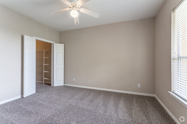 1BR, 1BA - 749SF