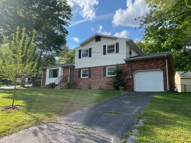 Photo - 232 Shawn Dr