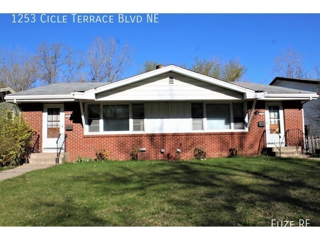 Building Photo - 1253 Circle Terrace Blvd NE