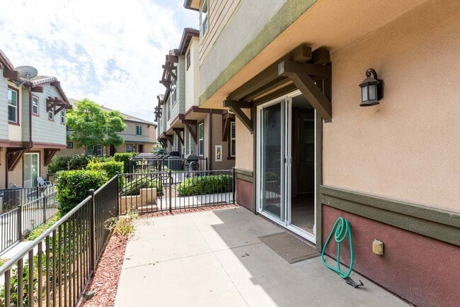 Photo - 3 Bed 2 Bath in the Eastlake Vistas
