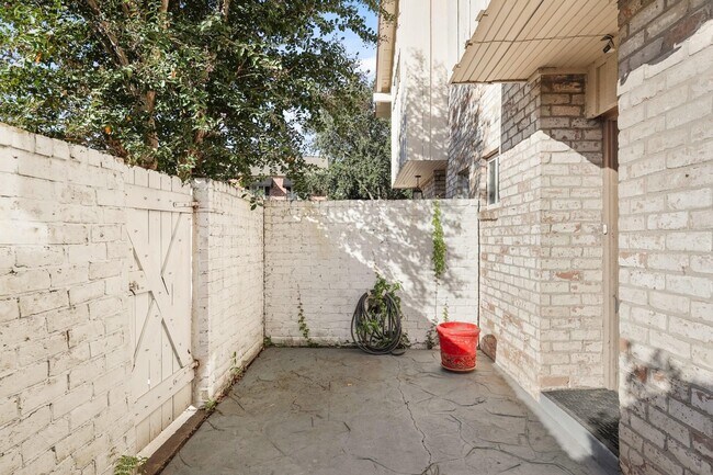 Photo - 1951 Stoney Brook Dr Unidad 1951