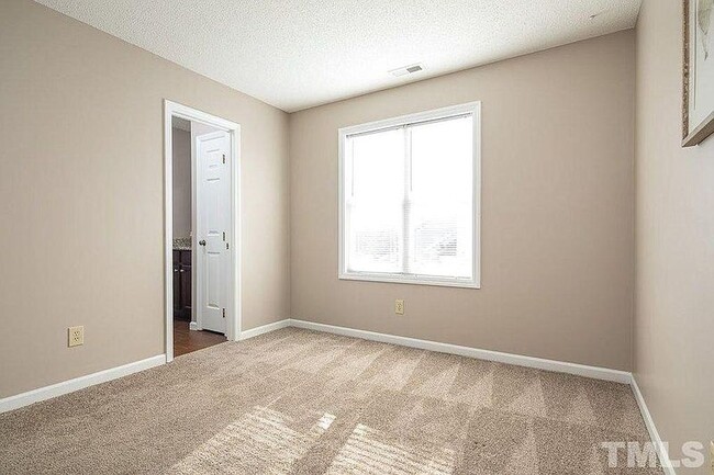 Photo - 515 Brent Rd
