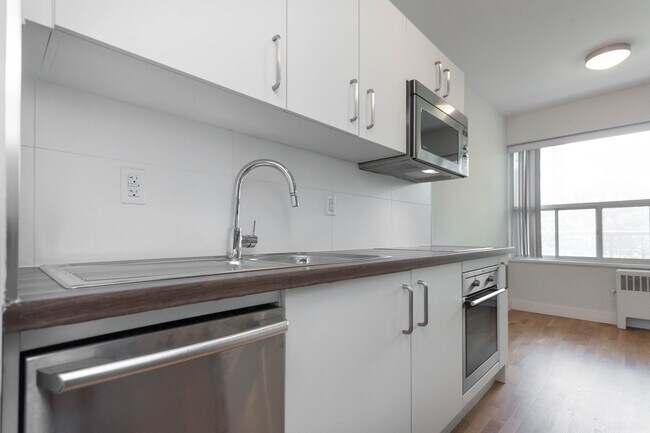 Building Photo - 99 Tyndall Ave Unit 205