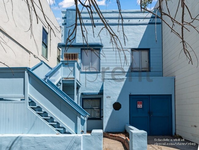 Photo - 484 Waller St