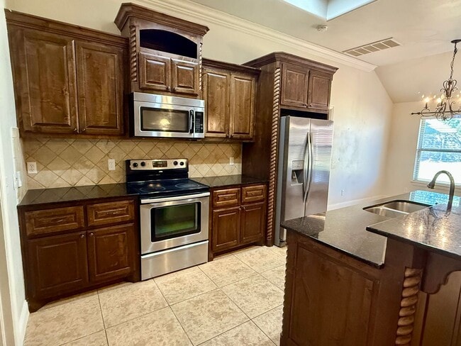 Photo - Beautiful 4 Bed, 2 Bath, 3 Car Home in Edm...