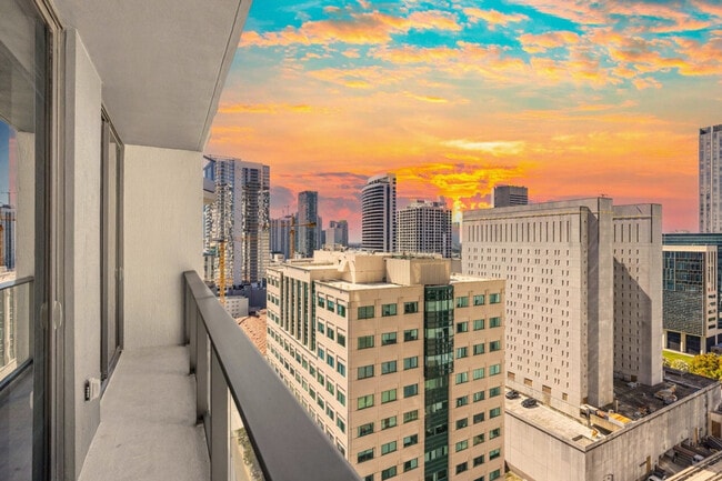 Photo - 501 NE 1st Ave Unidad GO ID1496920P