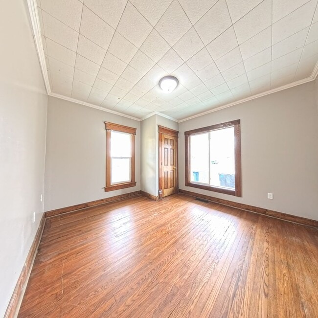 Photo - Spacious 5 bedroom 2 Bath Home