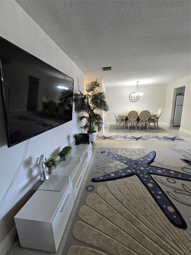 Photo - 2109 NE 68th St Unidad 207