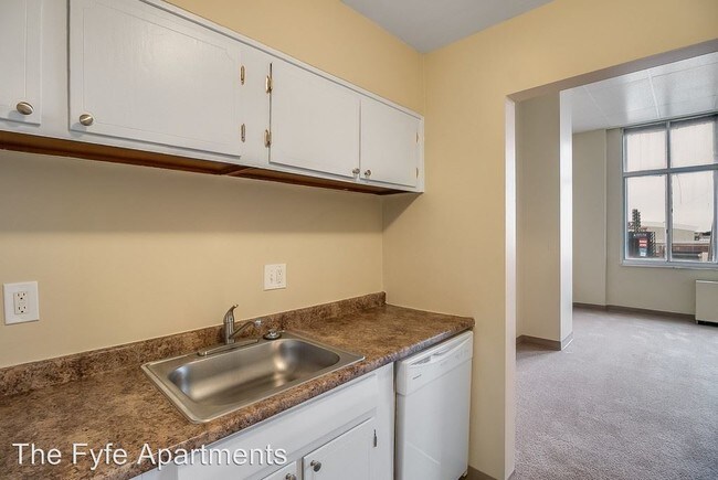 1 Br Bath Apartment 10 West Adams Avenue For Rent In Photo 1 Br Bath Apartment 10 West Adams Avenue Rental