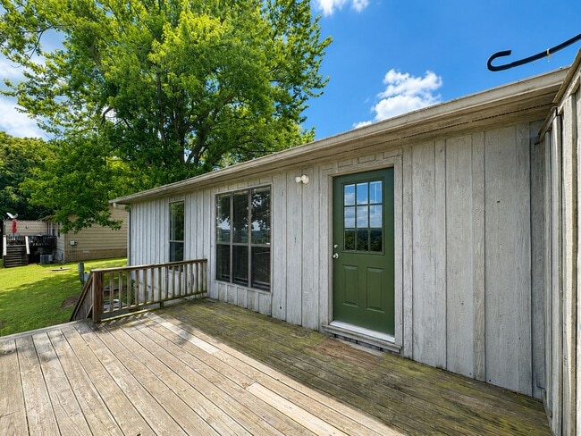 Building Photo - 2 Bedroom/2 Bathroom Apartment in Southside Unit Apt 11