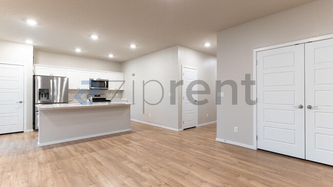 Building Photo - 5721 W Youngstown Ln