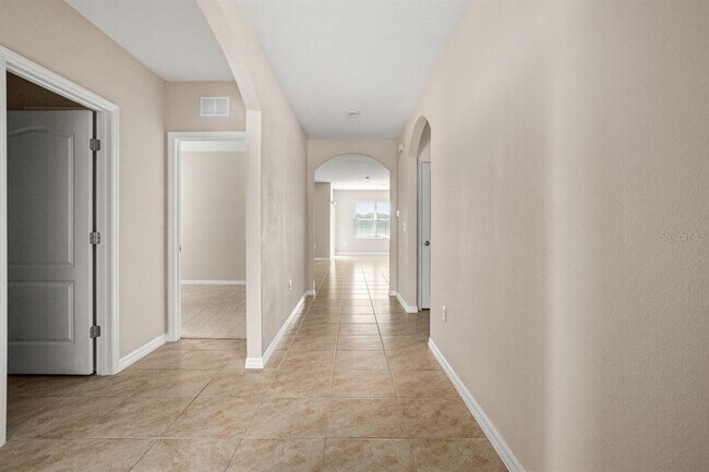 1112 Fox Path Rd
