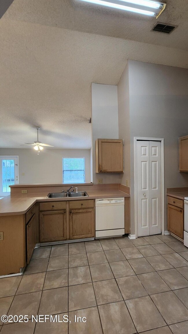 Photo - 8800 Mountain Lake Dr S