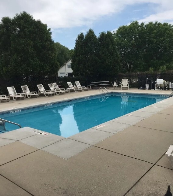 Swimming Pool - 542 Pewaukee Rd