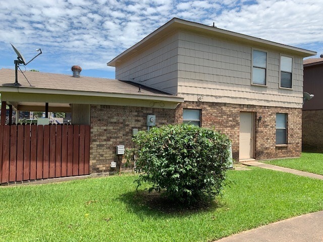 Photo - 303 Carriage Square Dr