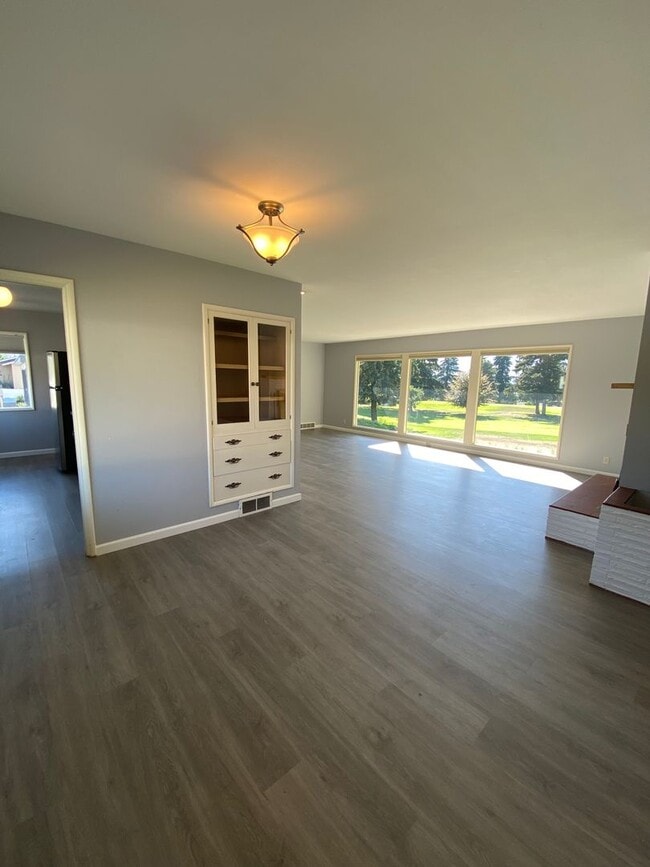 Photo - Four Bed, Two Bath Single Family Home with Fantastic View ON the Golf Course!