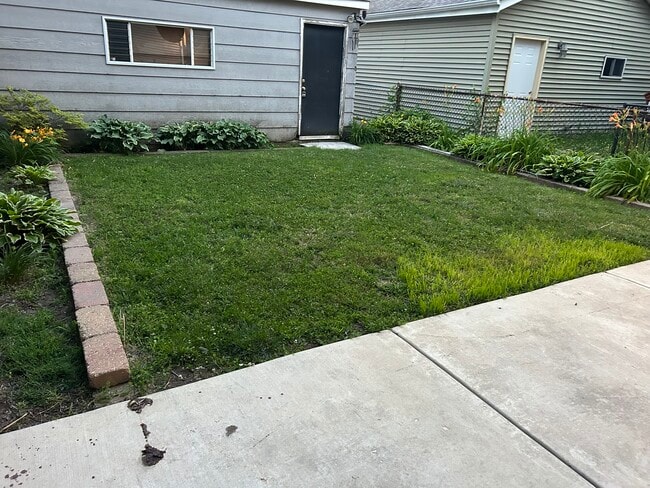 Photo - 2101 W Montrose Ave