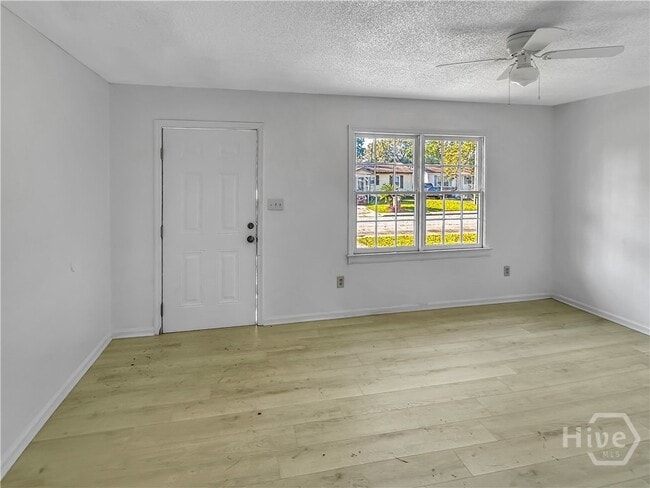 Photo - 1518 Heron St