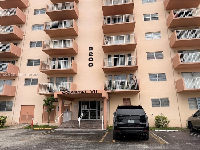 Building Photo - 2200 E Hallandale Beach Blvd Unit 303