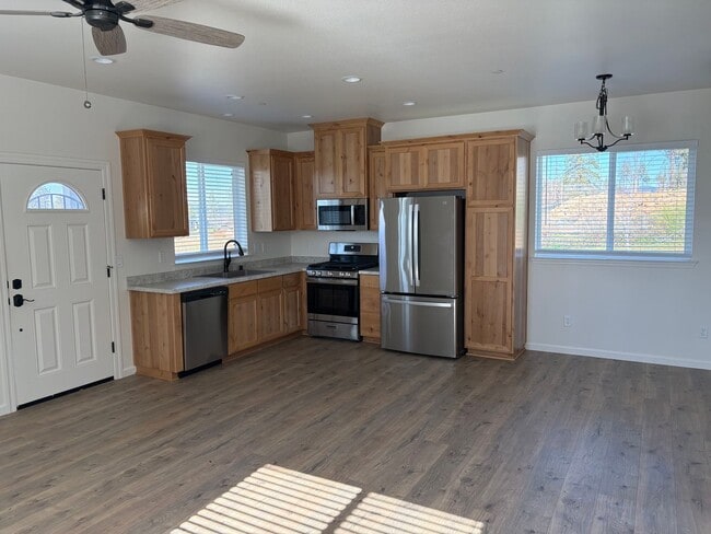 Photo - 1329 Taylor Ln