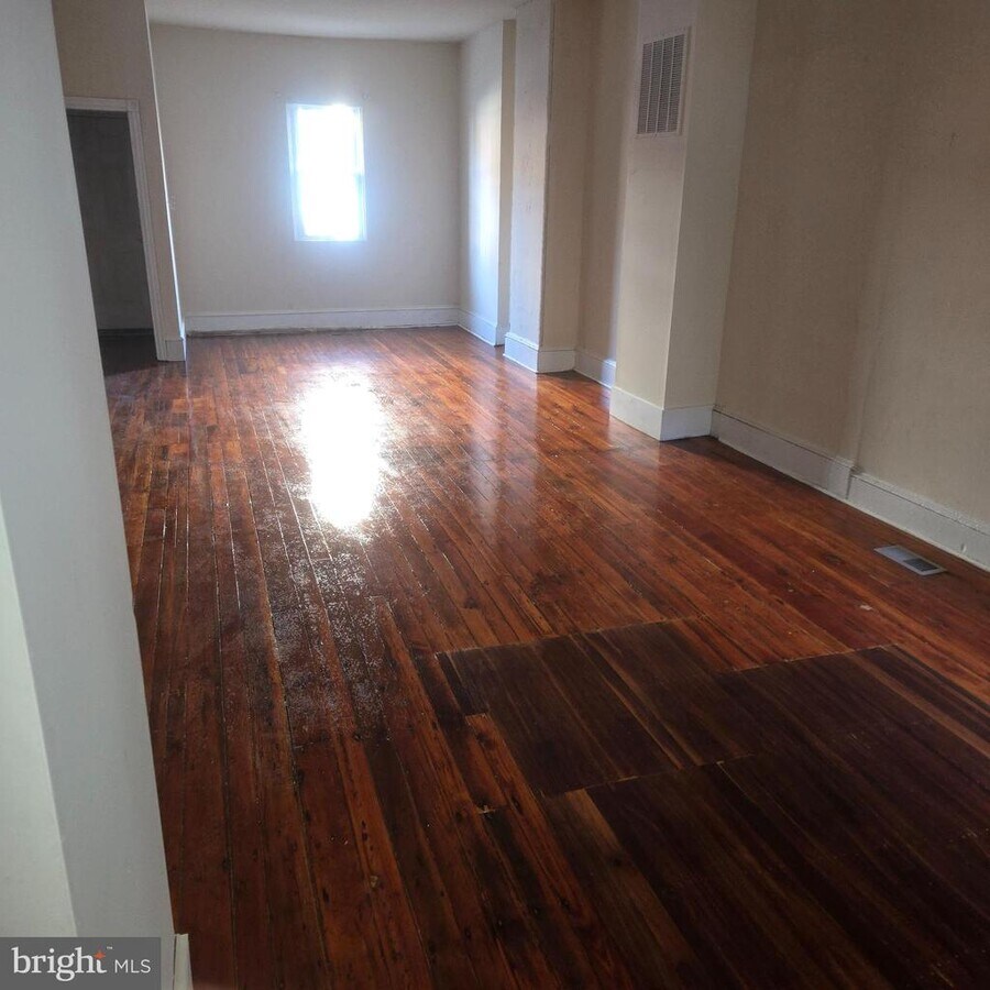 Photo - 5252 Pulaski Ave