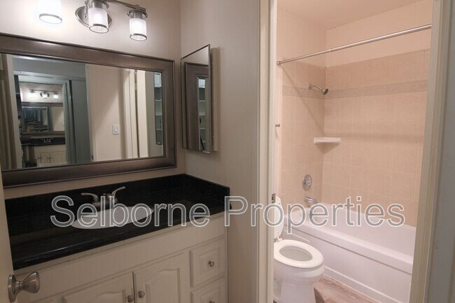 Photo - 765 Rand Ave