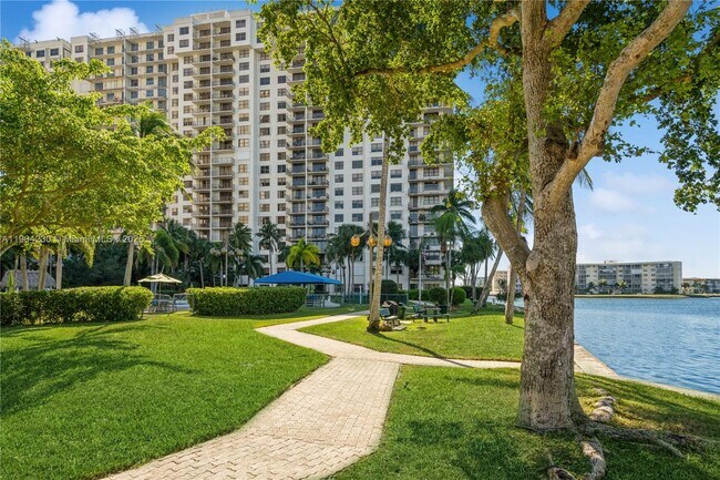 Photo - 18151 NE 31st Ct Unidad 205