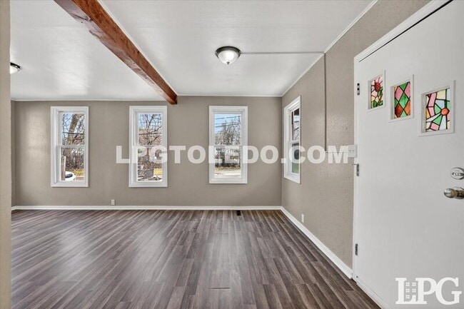 Photo - 3905 Peru St