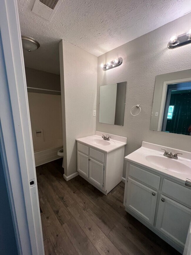 75 Carolane Dr Unit Right