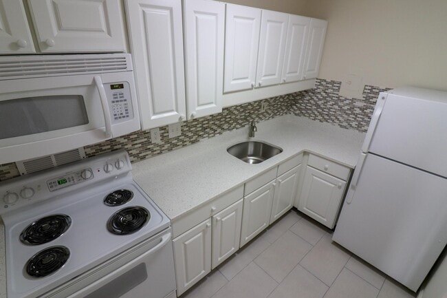 Building Photo - 101 Monmouth St Rental