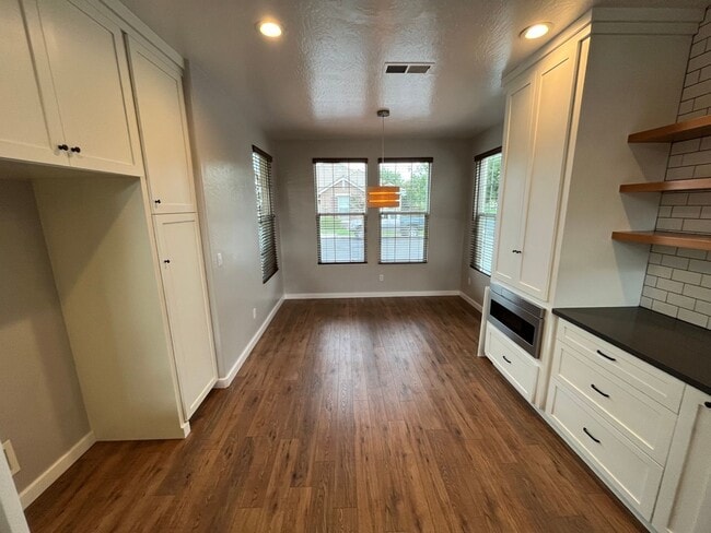 Photo - NW Visalia's Gated Neighborhood, Avalon!