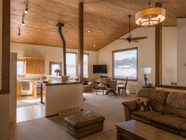 Building Photo - 1228 Palmers Dr Unit House