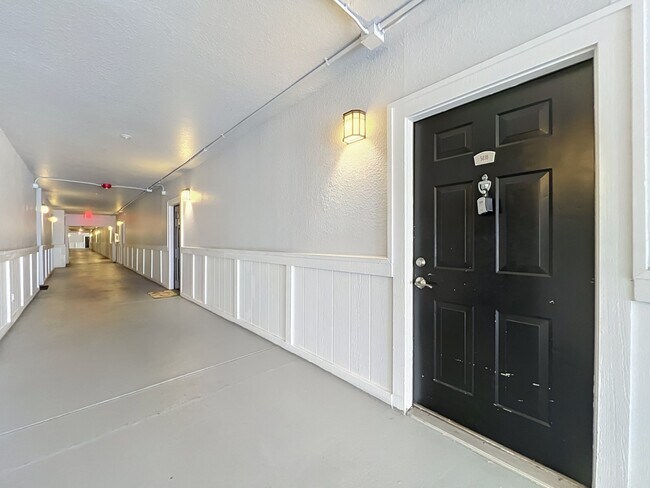 Building Photo - 206 E South St Unit 5030