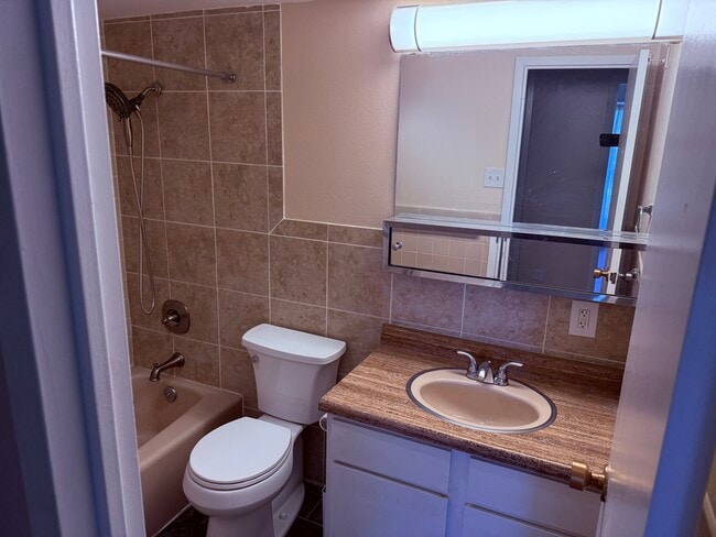 Baño 2 - 411 Lakewood Cir Unidad A506