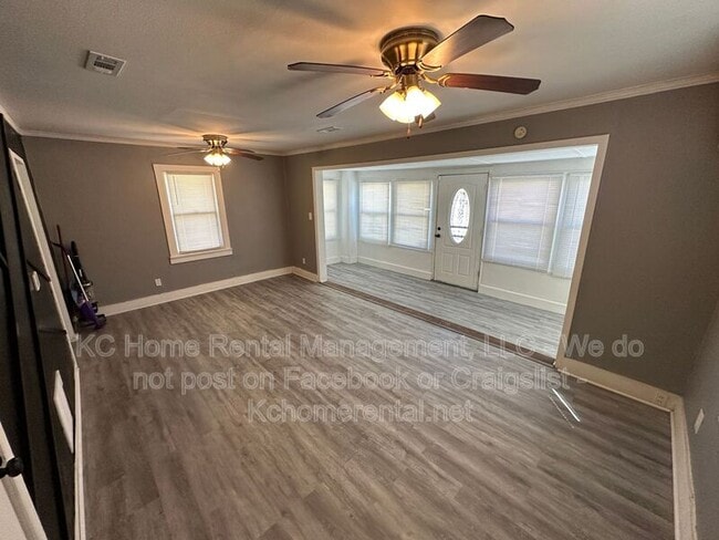 Photo - 2917 E 61st St