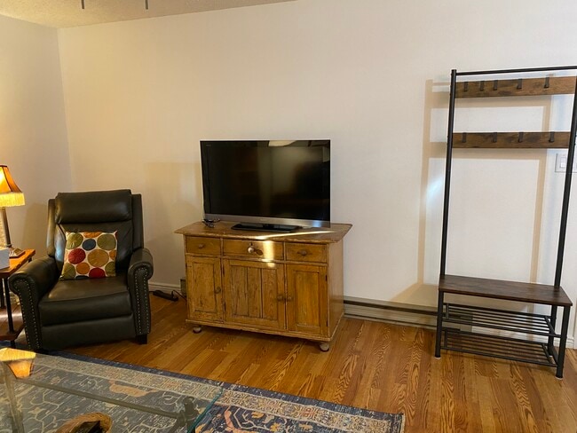 Livingroom(2) - 1851 Florida Rd Unit 103