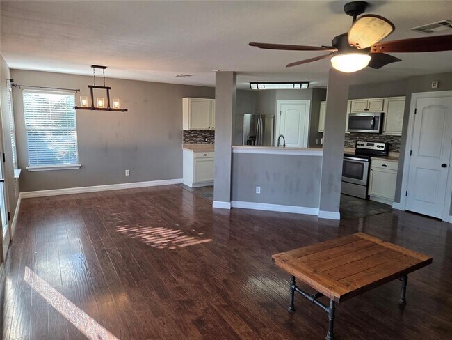 Photo - 208 Rock Hound Ln
