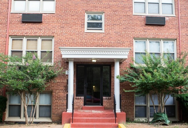 Building Photo - 2036 N Woodrow St Unit 3