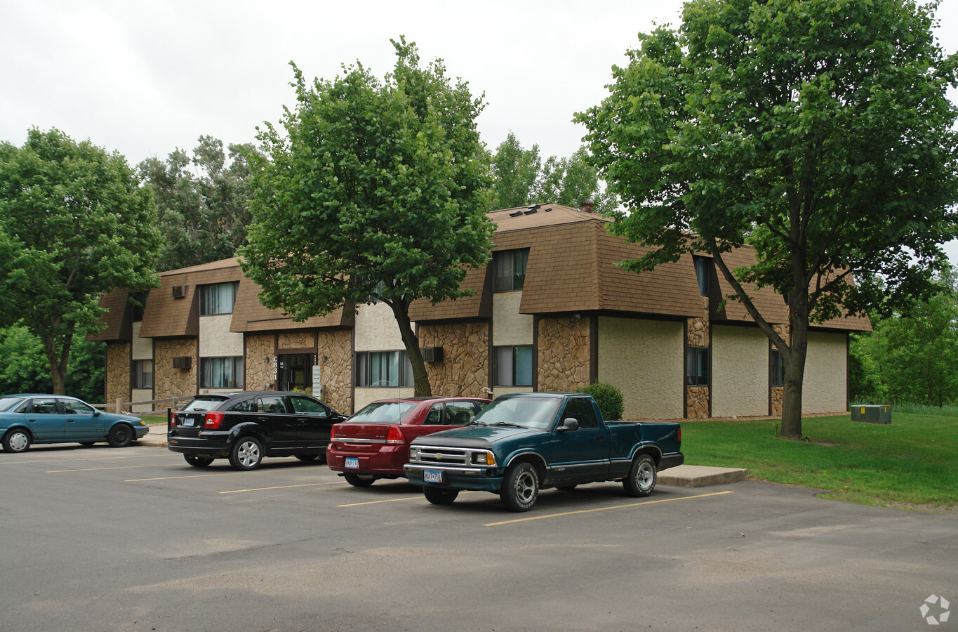 Oakwood Estates Apartments - Oakwood Estates Apartments