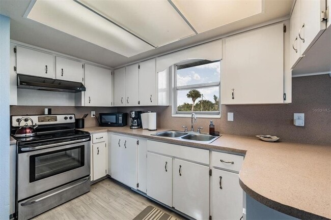 Photo - 208 S Canal St