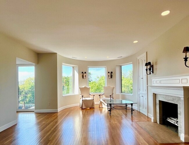 Photo - 412 Beacon St Unit 6