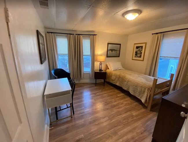 Photo - 46 Oak Ter Unit 46 Oak 2nd Floor  R4