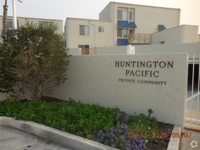 Building Photo - 711 Pacific Coast Hwy Unit 323 Rental