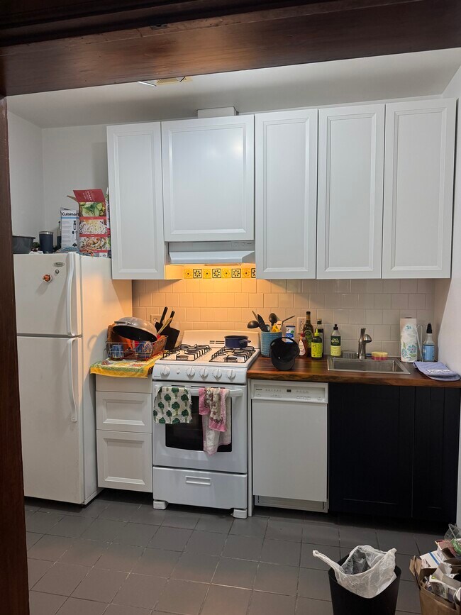 Photo - 811 E College St