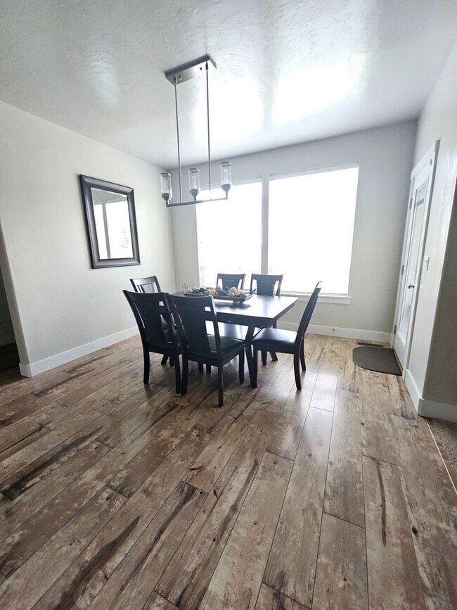 Ready now this beautiful 3 Bedroom Upscale... House House Rental in