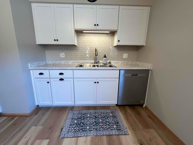 Photo - 1121 Summit Ave