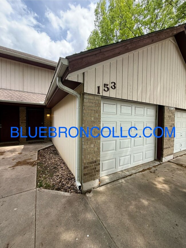 Building Photo - 2 bedroom 1.5 bath with attached garage, G... Rental
